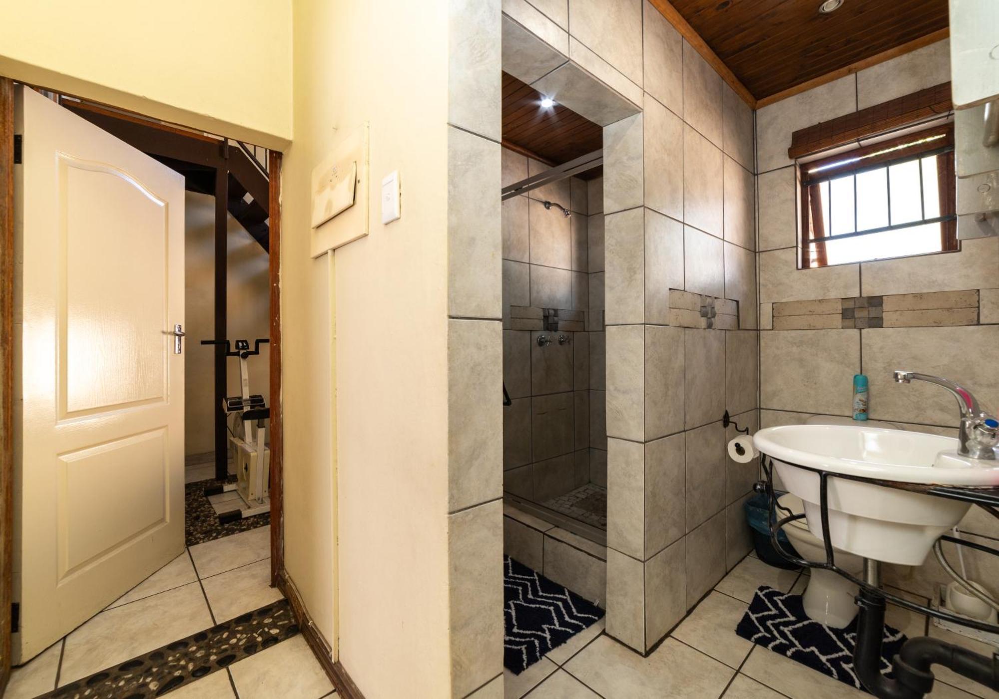 Thatch Haven Guesthouse Centurion Εξωτερικό φωτογραφία